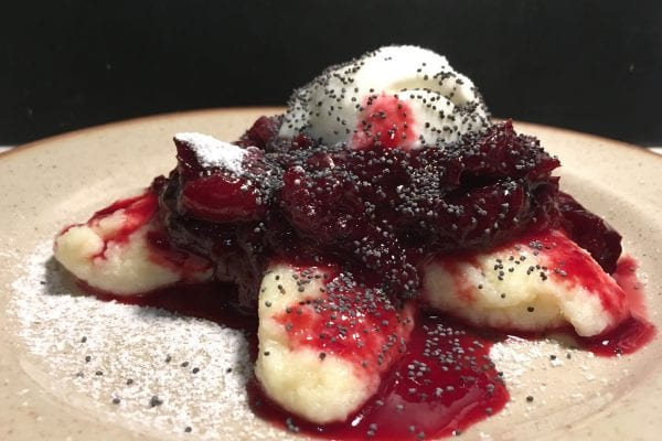 Tvarohové knedlíčky se švestkovou omáčkou