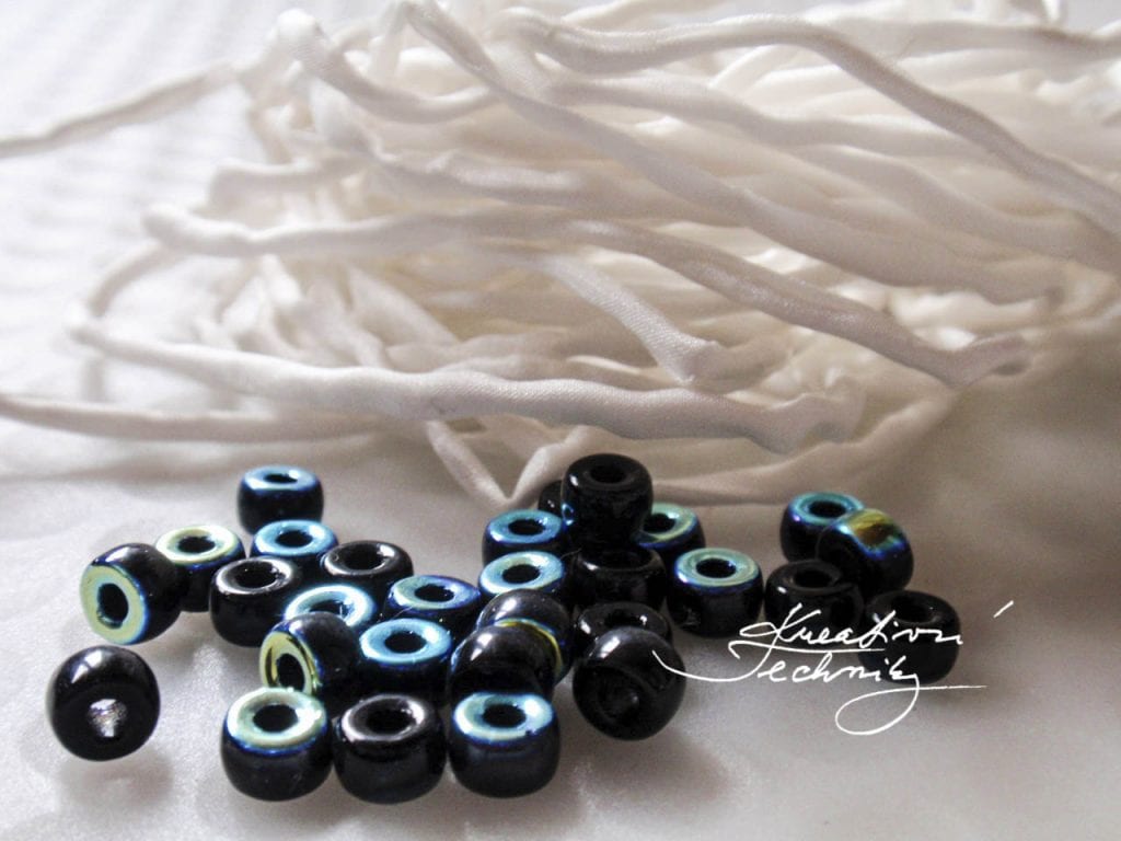 Inspiration and jewelry DIY ideas. Tutorial on how to make necklace from beads and silk. 