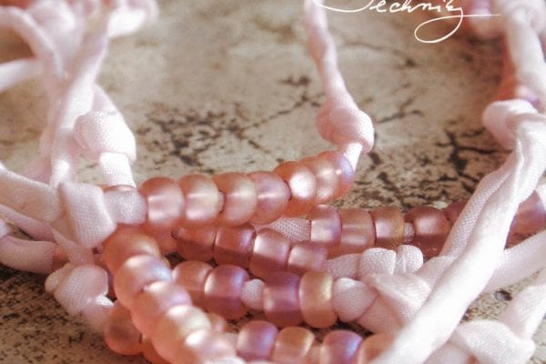 Jewelry making: Necklace made of beads and silk