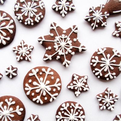 Christmas gingerbreads: recipe and decoration