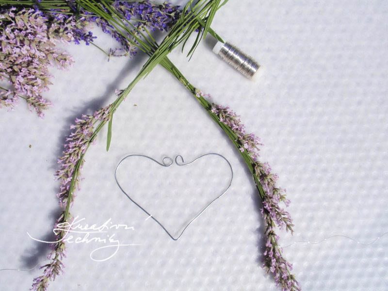 lavender ideas decoration. lavender flowers. diy home decor. lavender wreath. diy decorations. lavender wreath diy. diy decor ideas. growing lavender. DIY lavender decor. Lavender. DIY project. Decorations. Decor. Lavender DIY. lavender garden. lavender ideas.  