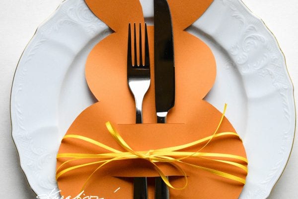 Easter crafts for children: Easter Bunny table decoration