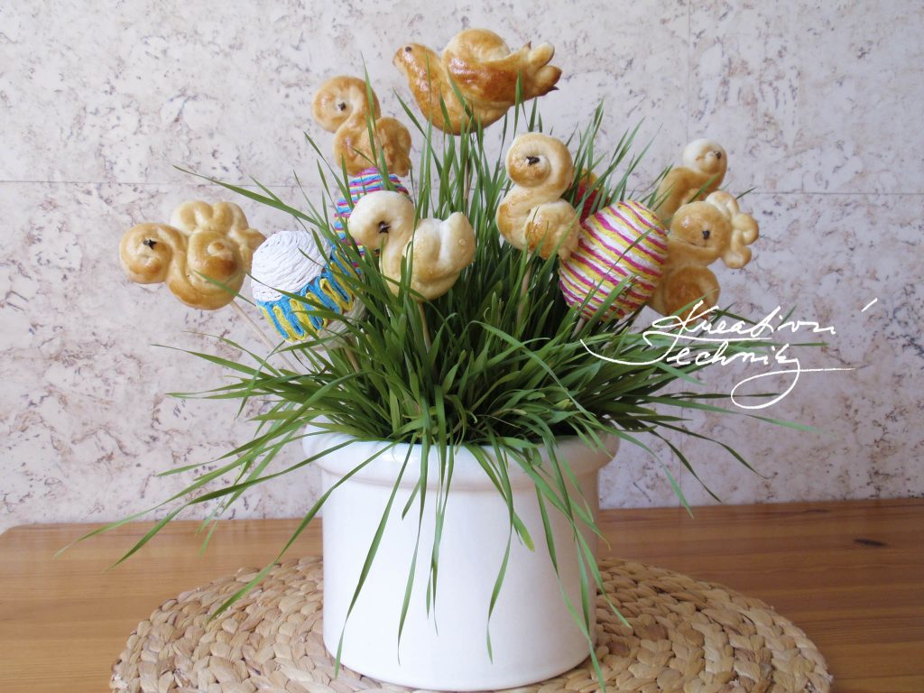 Easter grass. Tradition Easter decorations. Easter grass crafts. Easter grass ideas. Easter grass ideas center pieces. Easter cookies. Czech easter cookies. Easter decorations.