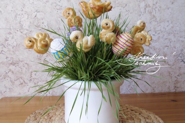 Easter grass: a traditional Easter decoration