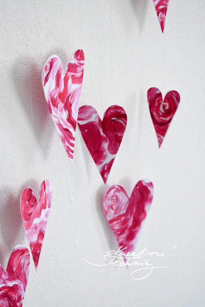 Valentine's Day Heart. Valentine's Day decor DIY. Heart curtain. Valentine's Day DIY. Valentine's Day Crafts. Valentine's Day decoration. Heart motif.