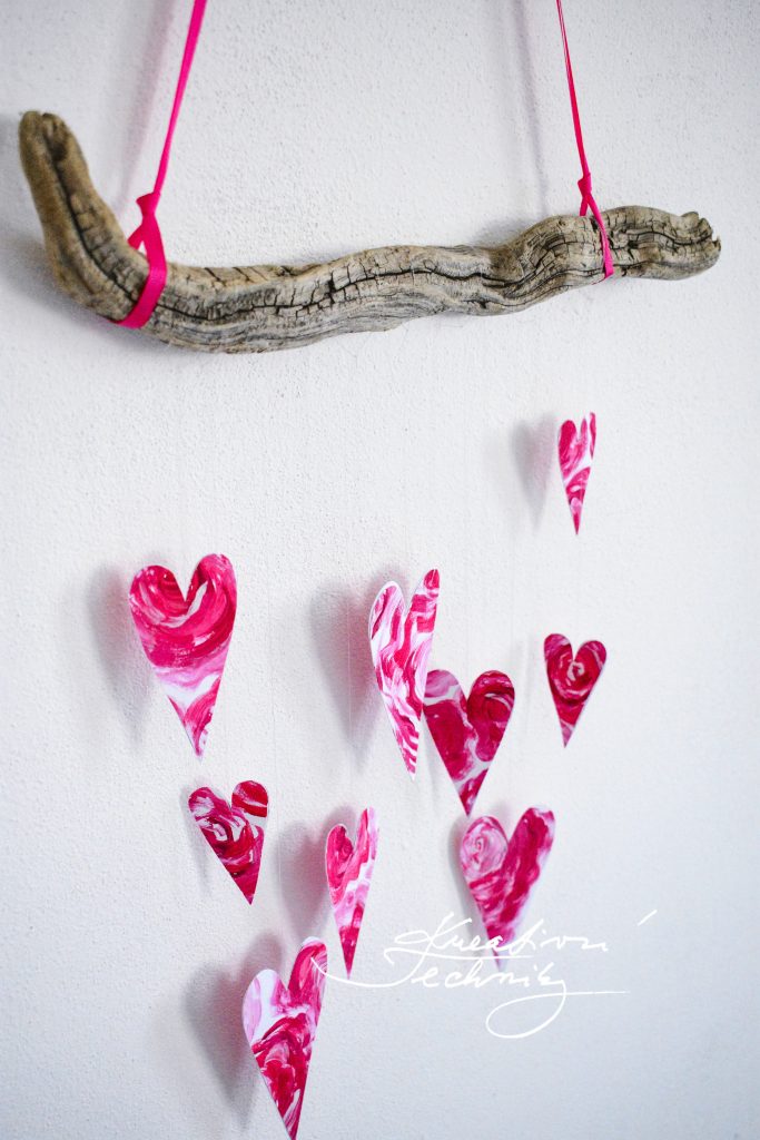 Valentine's Day Crafts. Valentine's Day decoration. Valentine's Day decor DIY. Heart curtain. Valentine's Day DIY. Valentine's Day Heart. Heart motif.