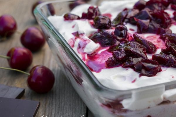 No bake sour cream cake with cherries