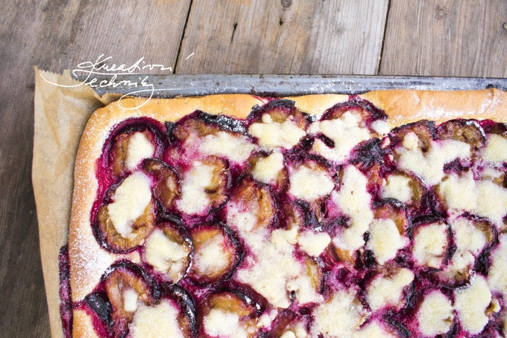 Plum pie. Tart with crumble. Recipe for sweet plum cake. Plum cake. Leavened dough. Crumble. Yeast dough recipe, Plum tart, Plum cake recipes, Plum cake crumble.