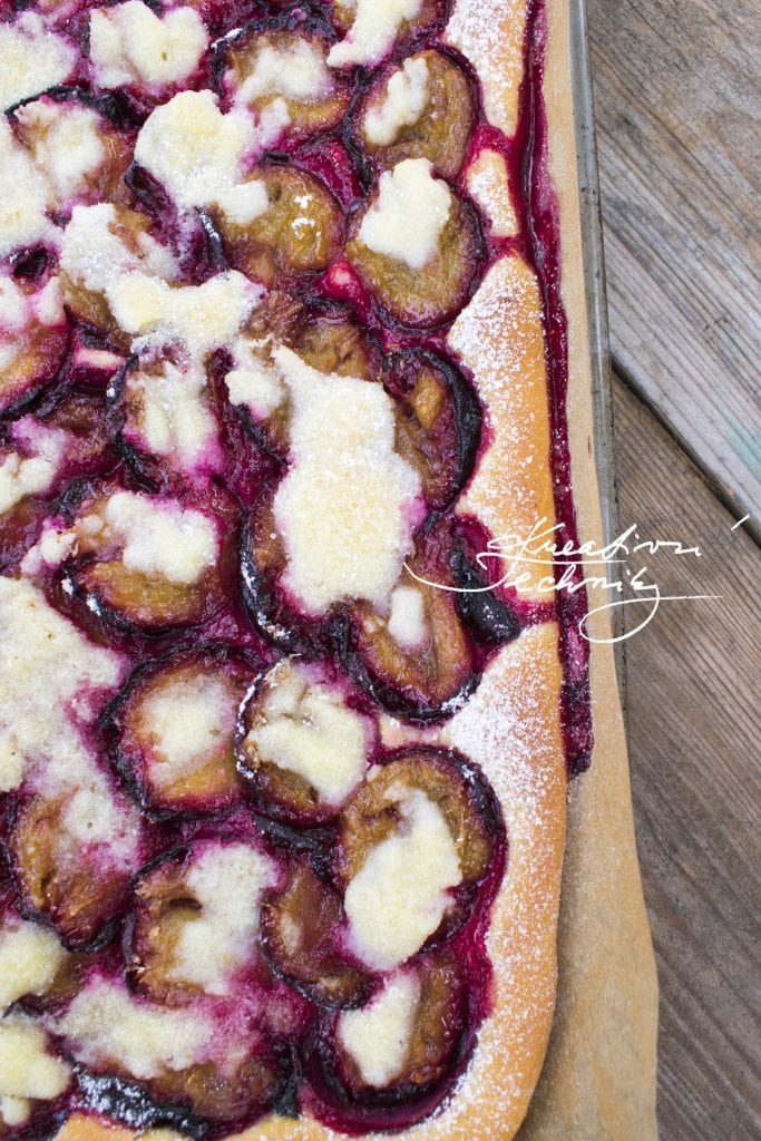 Plum pie. Plum cake. Tart with crumble. Recipe for sweet plum cake. Plum tart, Plum cake recipes, Plum cake crumble, Leavened dough. Crumble.