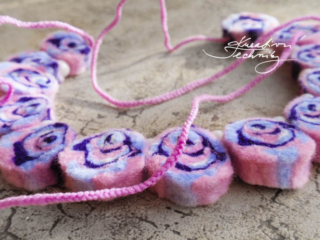 Wet felting tutorial. Felt. Instructions for felting. Tutorials for creative crafts. Free tutorials. Handmade. Creative tutorials, DIY tutorials, ideas, inspiration.