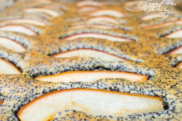 Pear dessert with poppy seeds