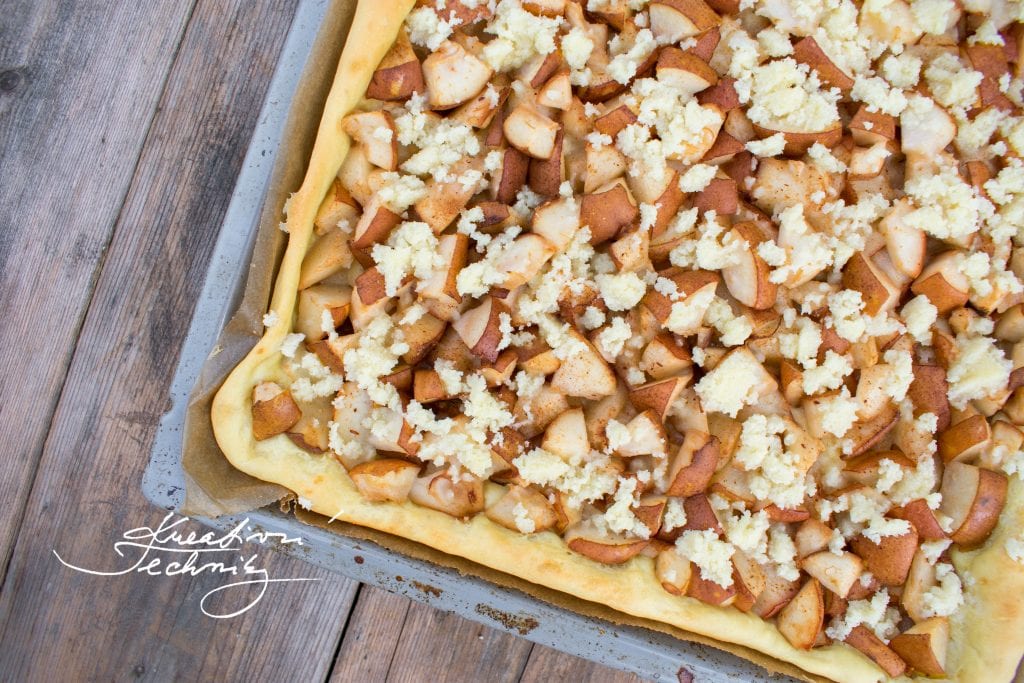 Yeast dough recipe. Pear dessert. Pear pie on a baking sheet. Yeast dough for pies.Easy pear dessert. Yeast dough recipe.  Pear dessert recipe. Yeast pear dessert.