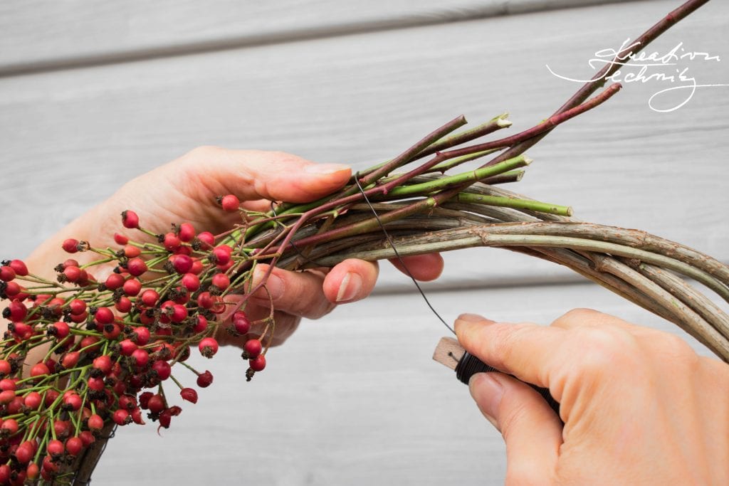 Autumn decoration, Autumn wreath decoration, Autumn rosehip decoration, Rosehip front door decor, Decoration made of rosehips, Rosehip decoration, Rosehip wreath, 