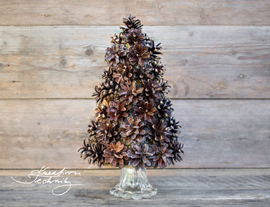 Pine Cone Tree. Pine Cone Christmas Tree. Christmas Decoration. Christmas Tree. Christmas decor. Christmas DIY. Pine Cone. Cone tree. Christmas Ideas. Christmas Easy DIY. Christmas Crafts. Christmas Decoration DIY.