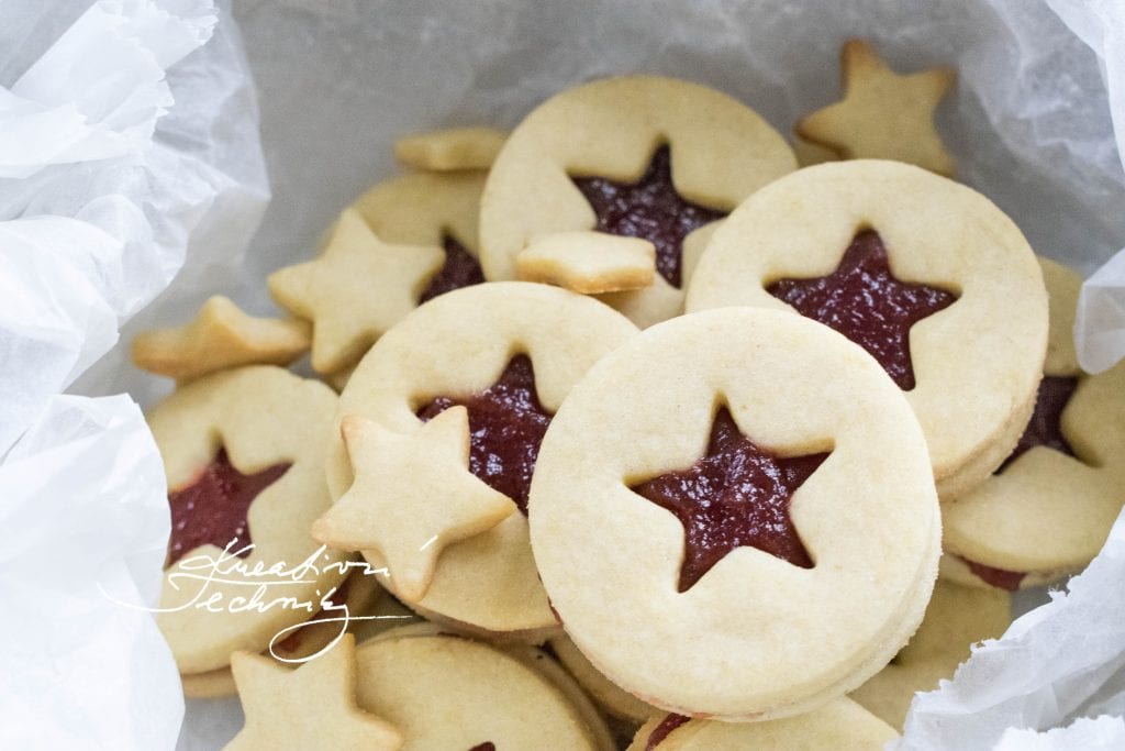 Linecké cukroví od babičky. Linecké cukroví recept. Nejlepší linecké cukroví. Linecké. Linecké cukroví hned měkké. Domácí cukroví. Slepované cukroví.. Linecké koláčky. Linecká kolečka