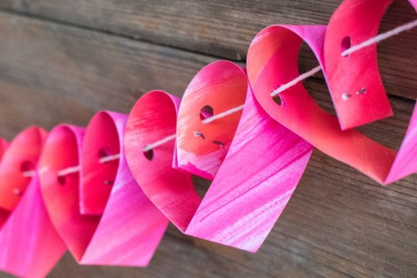 Valentine’s Day Decoration: heart garland