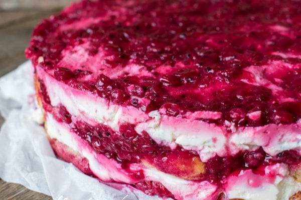 Nepečený dort s rybízem