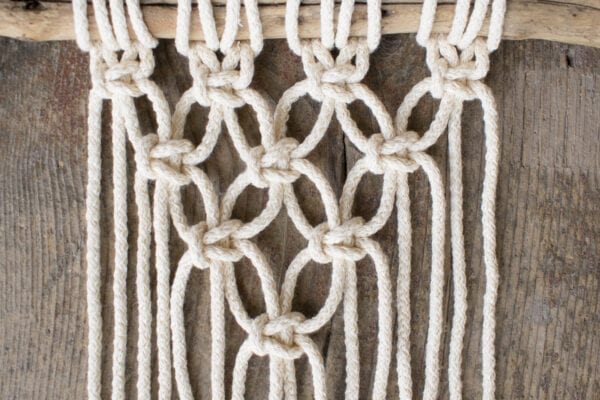 Macramé na zeď ve smetanové: DIY návod