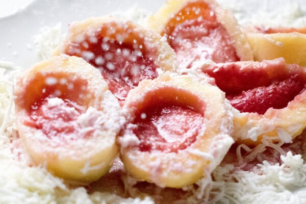 Jahodové knedlíky z tvarohového těsta