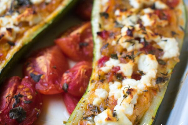 Zapečená cuketa s rajčaty a balkánským sýrem