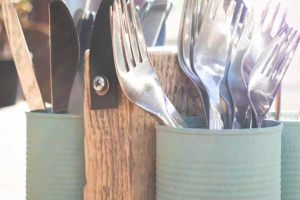 Upcyklace: Nevyhazujte prázdné plechovky. Máme pro vás tip, jak je využít