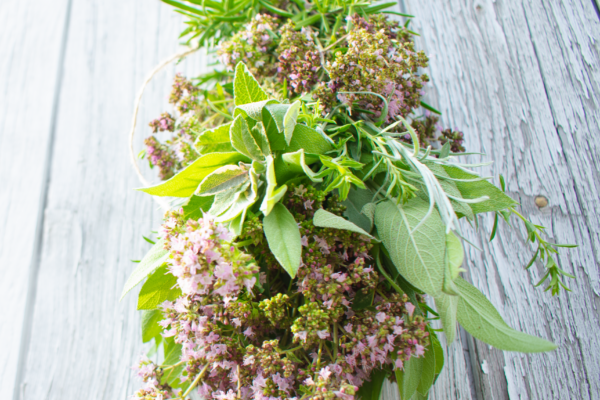 Bylinková palička: Letní dekorace do kuchyně