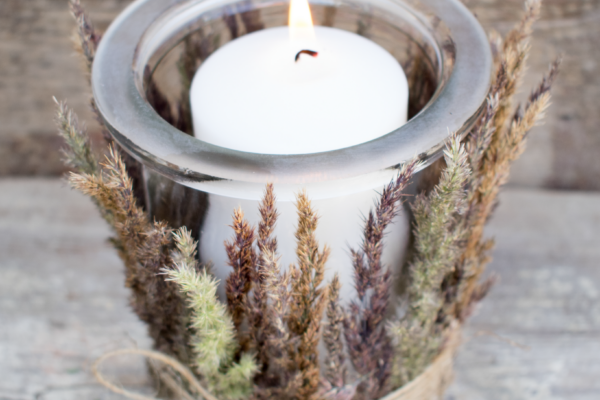 Letní svícen z trav