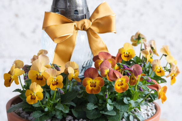 Velikonoční dekorace na hrob