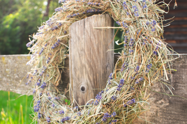 Venkovský věnec s levandulí