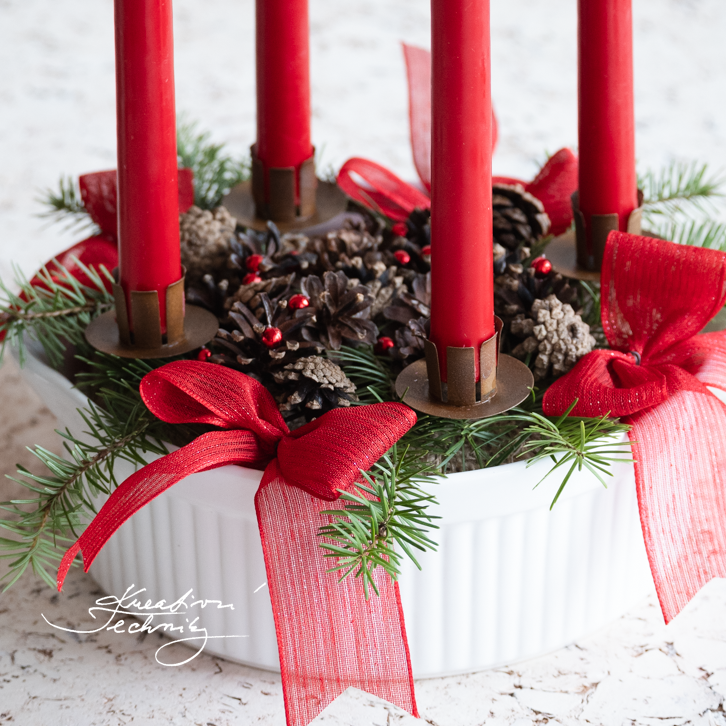 Adventní svícny. Adventní svícen. Adventní věnec. Adventní věnec na stůl. Adventní věnce na dveře. Adventní věnce na stůl. Adventní věnce. Svíčky. Adventní věnec na dveře. Netradiční adventní věnce. Vánoce. Vánoční dekorace. Vánoční věnce. Vánoční věnec. Vánoční věnec na stůl. Přírodní věnec. Přírodní adventní věnec. Návod. Video návod. Inspirace. Tvoření. Kreativní tvoření. Návody. Adventní věnec výroba. Jak vyrobit adventní věnec. Dekorace na adventní věnec. Nápady na adventní věnce. Domácí výroba věnce. Jaké větve na adventní věnec. Advent.
