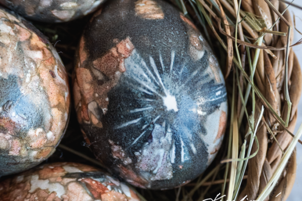 Barvení vajíček trochu jinak: Jednoduché a přírodní