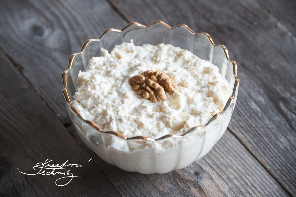 Česneková pomazánka. Silvestrovské pohoštění. Pohoštění na oslavu. Pomazánky na jednohubky. Nejlepší pomazánky na jednohubky. Pomazánka na jednohubky. Pomazánky na chlebíčky. Recepty. Pomazánka na chlebíčky. Recept. Na chlebíčky. Sýrová pomazánka. Výborná česneková pomazánka. Luxusní. Pikantní pomazánka. Recept. Zdravá pomazánka. Pomazánky. Recept na pomazánku. Recepty na pomazánku. Domácí pomazánka. Video recept. Slané pohoštění.