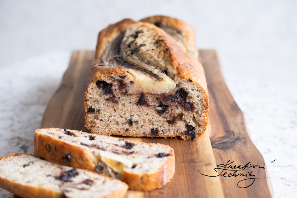 Banánový chlebíček z přezrálých banánů upečený dozlatova. Banánový chlebíček recept. Rychlý. Výborný jednoduchý banánový chlebíček. Čokoládový banánový chlebíček. Banana bread recept. Banana bread recepty. Recept na banana bread. Zdravý. Banánový chlebík. Banánový chleba. Banánový chléb. Zdravý. Recept. Bez cukru. Recepty. Banány. Recepty z banánů. Buchta z banánů. Recepty z přezrálých banánů. Přezrálé banány recept. Video recept. Video návod. Krok za krokem.