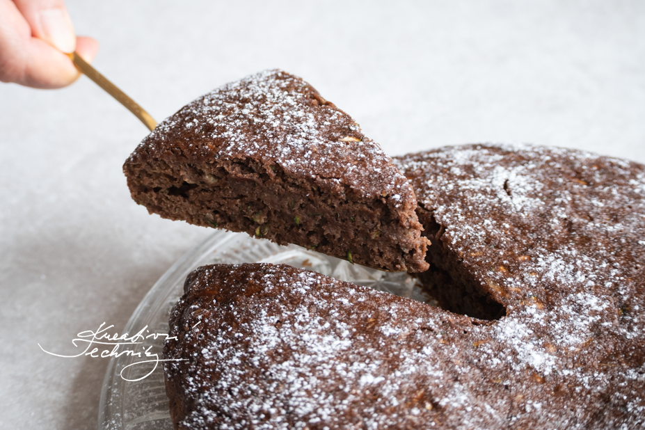 Cuketová buchta. Recept. Cuketa. Recepty z cukety. Rychlá. Buchta z cukety. Co z cukety. Pečení z cukety. Jednoduchá cuketová buchta. Recepty. Rychlá buchta z cukety. Výborná cuketová buchta, zdravá a šťavnatá. Cuketové řezy. Cuketový koláč. Cuketová buchta s kakaem. Cuketa recepty. Cuketová bábovka. Cuketový dezert. Cuketa recept. Nejlepší recepty z cukety. Cuketová buchta recept. Rychlá cuketová buchta. Hrnková cuketová buchta. Sladké recepty. Dezert. Moučník.